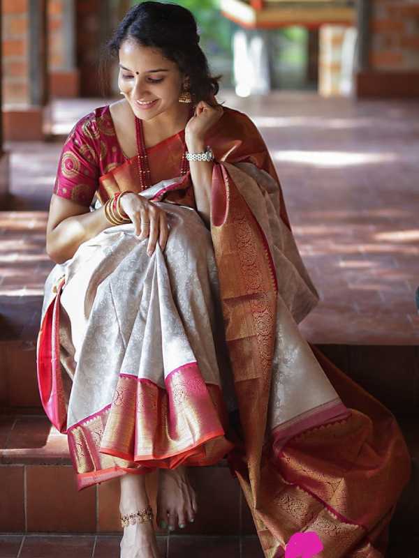 Saree Posing Ideas