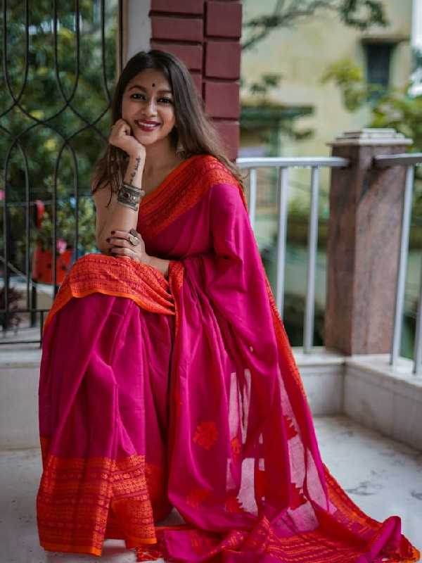 Cotton Saree Poses At Home 